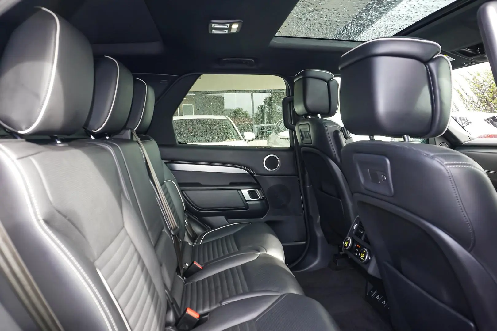 2021 Land Rover Discovery Gallery Image 7
