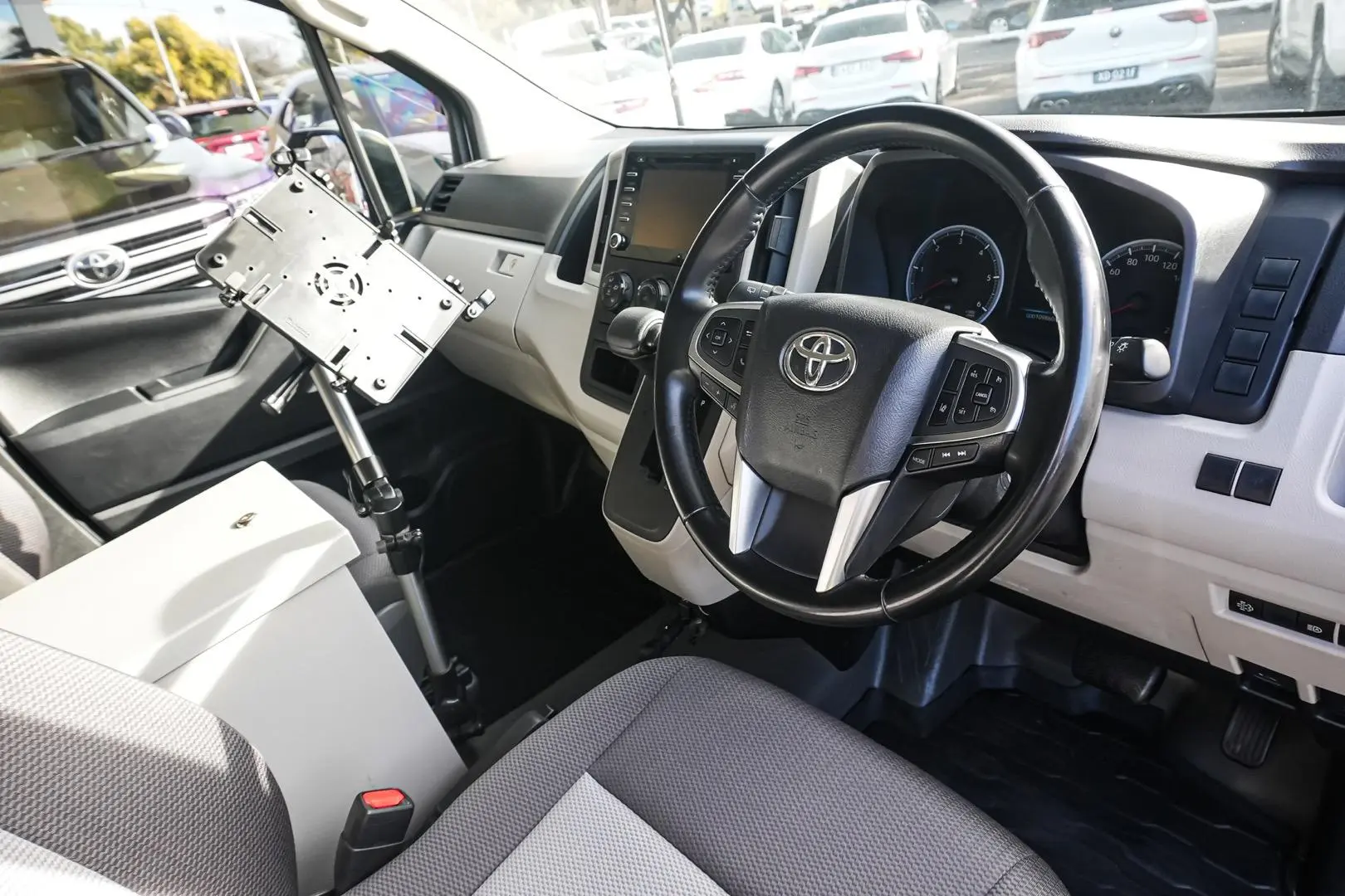 2019 Toyota Hiace Gallery Image 6