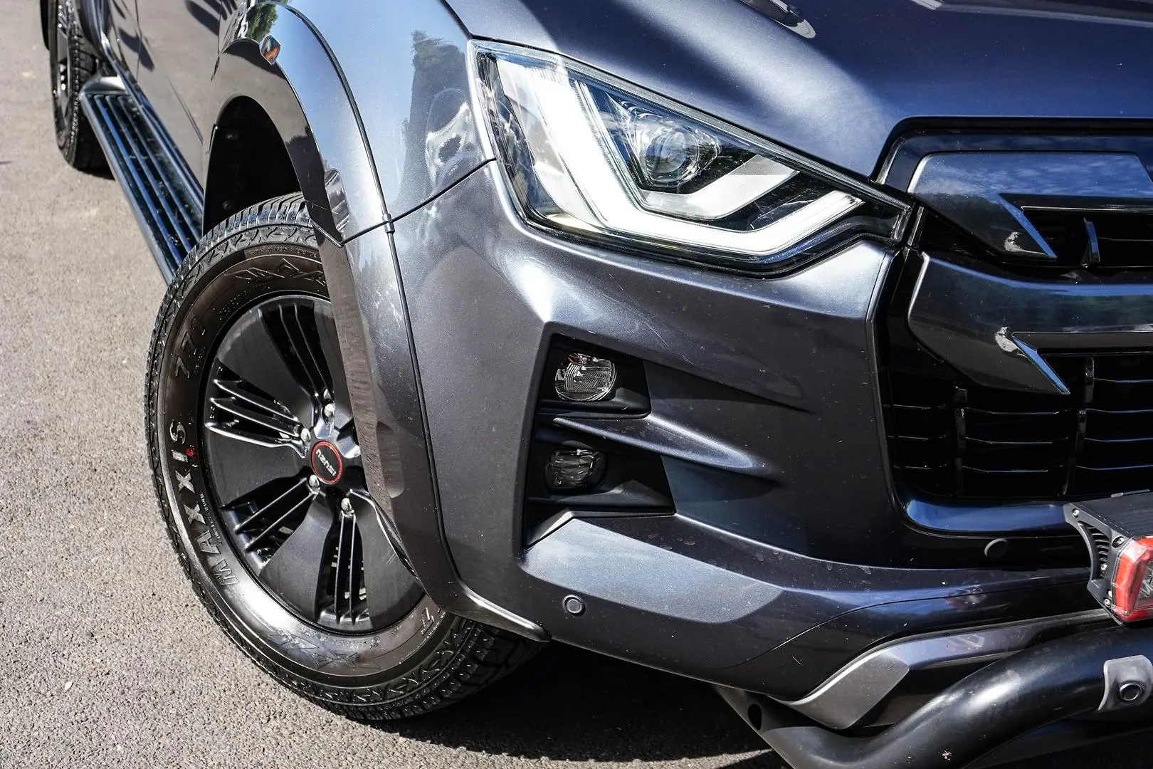 2021 Isuzu D-MAX Gallery Image 11