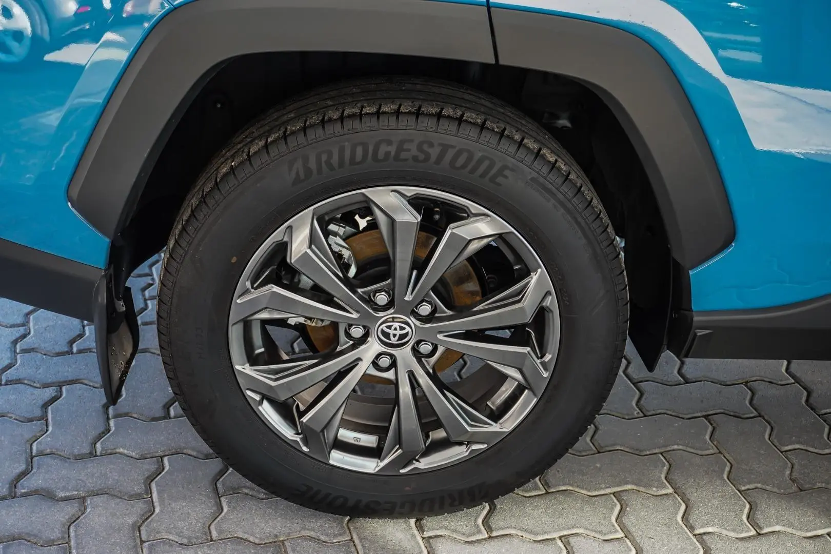 2024 Toyota RAV4 Gallery Image 16