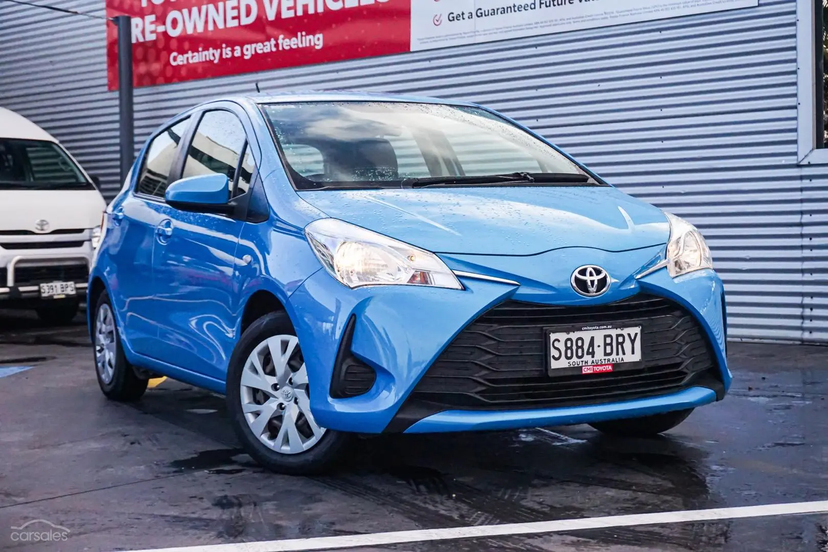 2017 Toyota Yaris Image 1