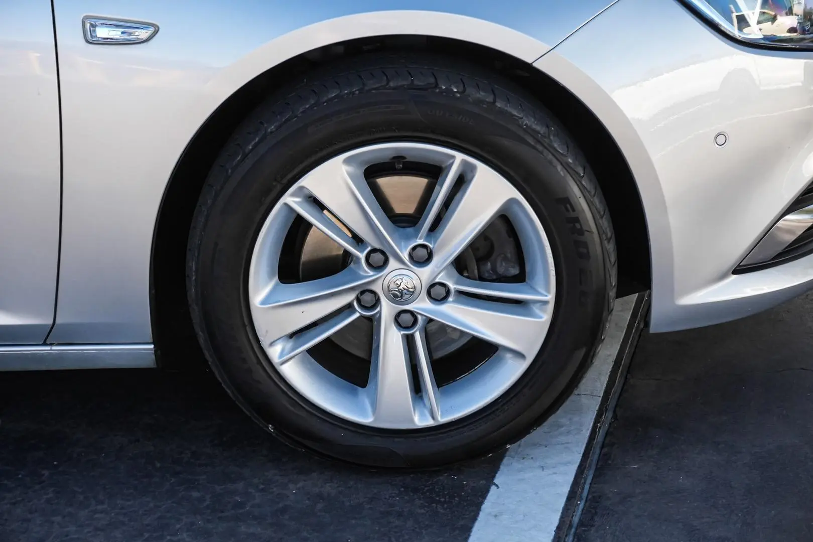 2018 Holden Commodore Gallery Image 9