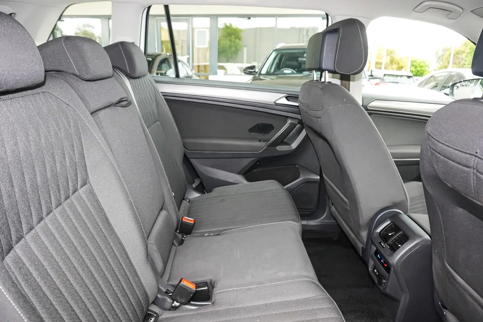 2022 Volkswagen Tiguan Gallery Image 9