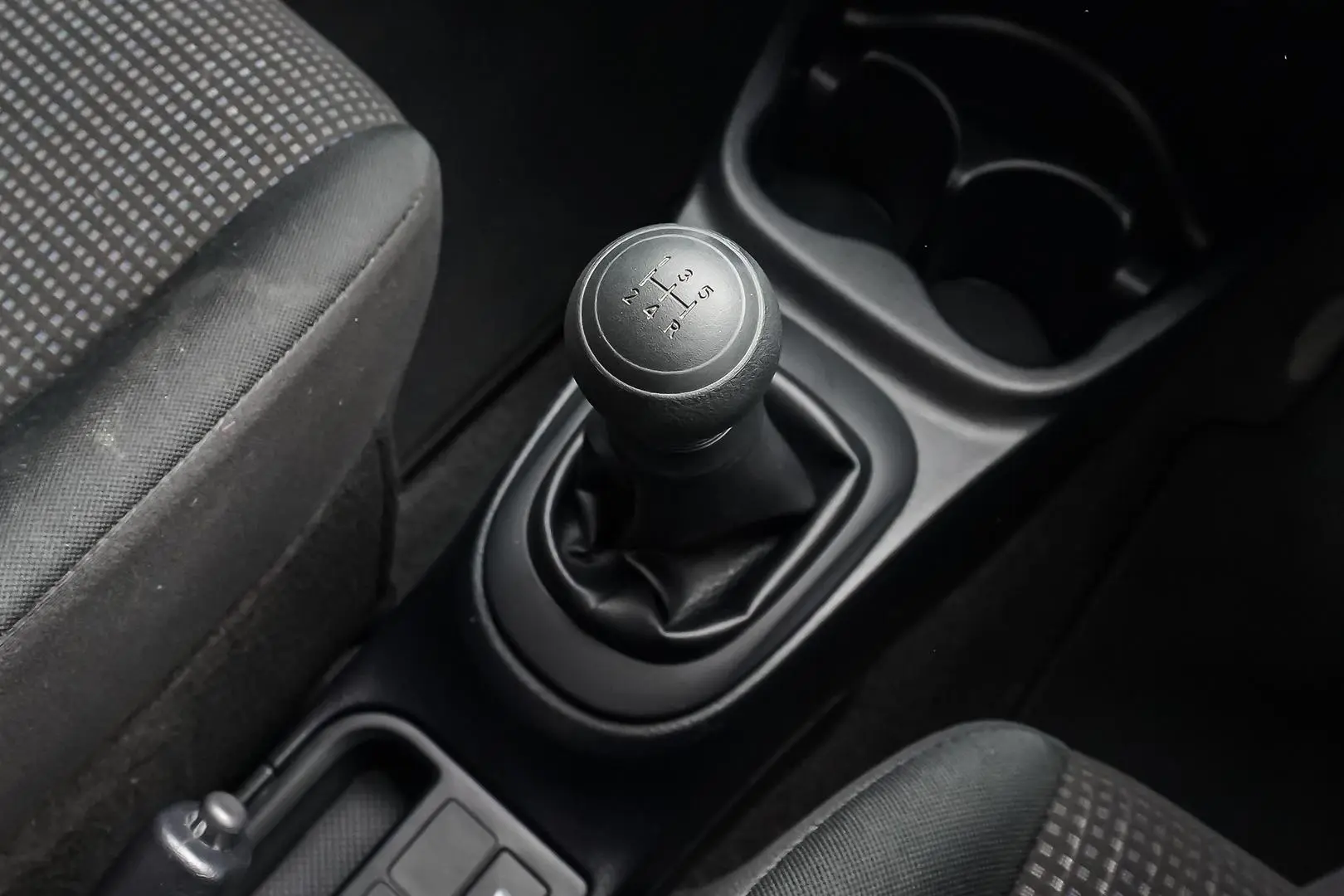2016 Toyota Yaris Gallery Image 17