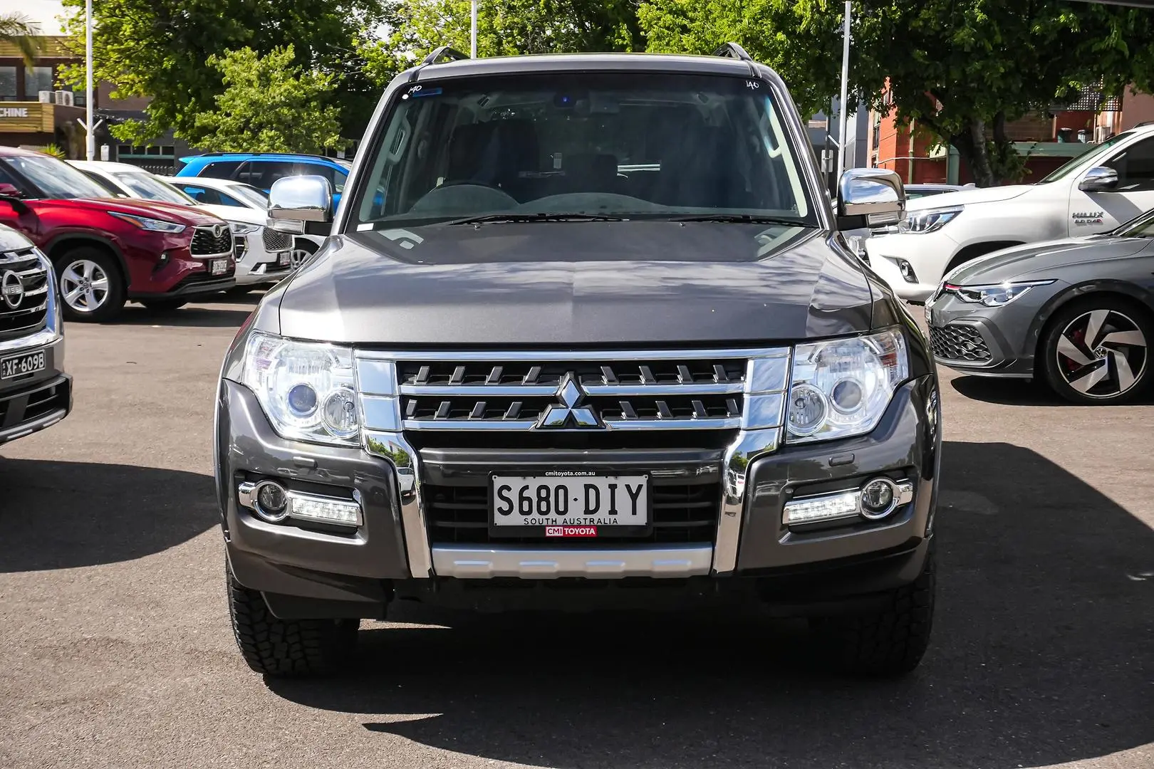 2017 Mitsubishi Pajero Gallery Image 3