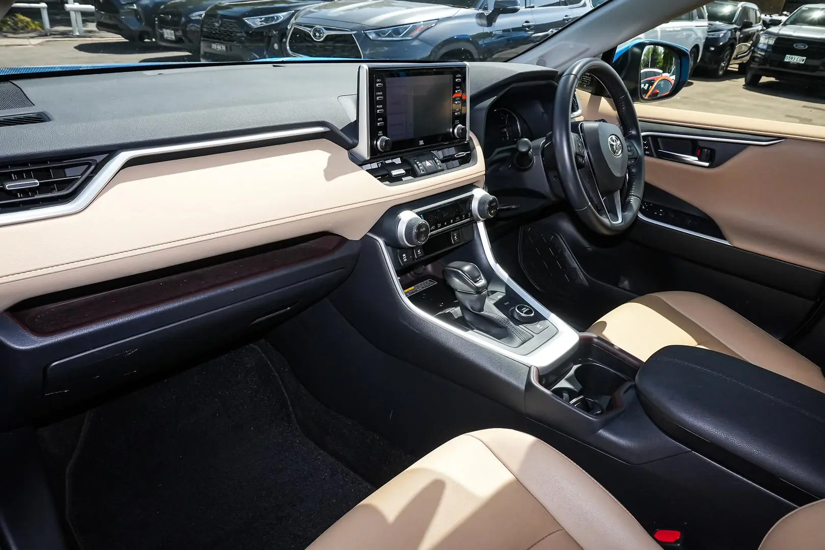 2020 Toyota RAV4 Gallery Image 12