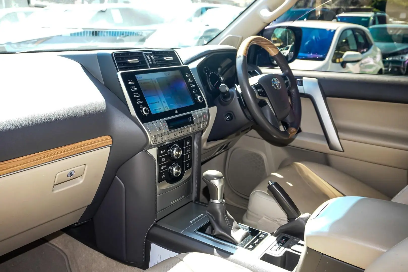 2022 Toyota Landcruiser Prado Gallery Image 11