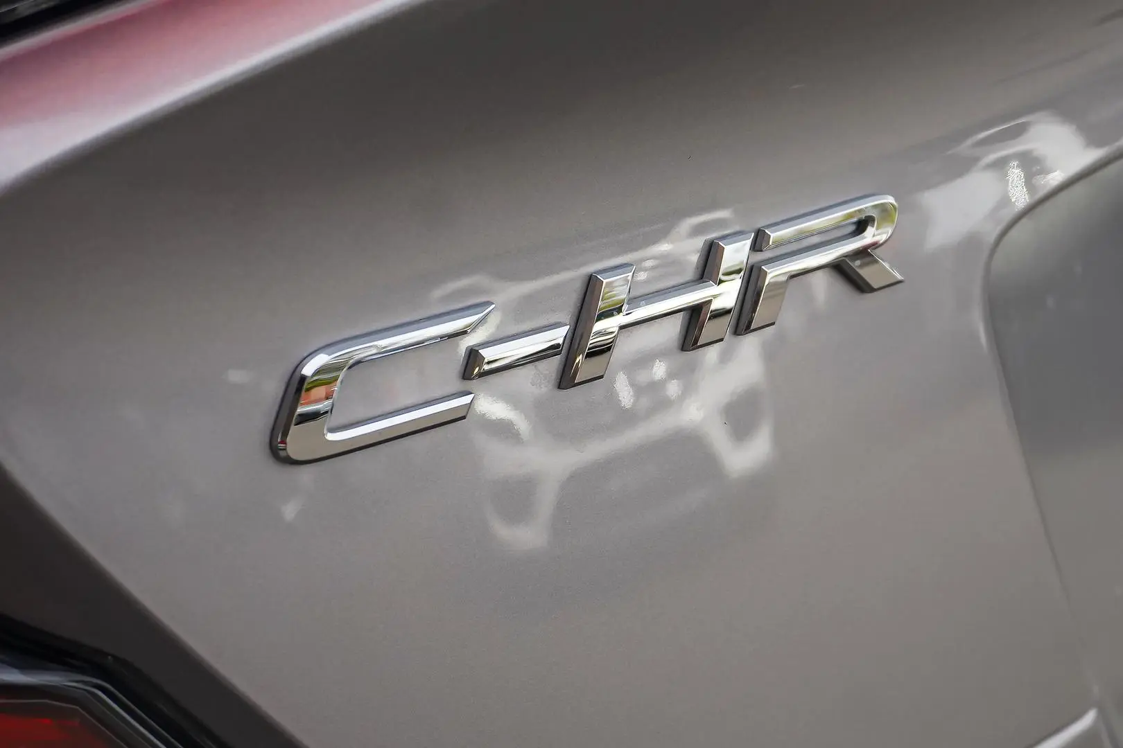 2017 Toyota C-HR Gallery Image 17