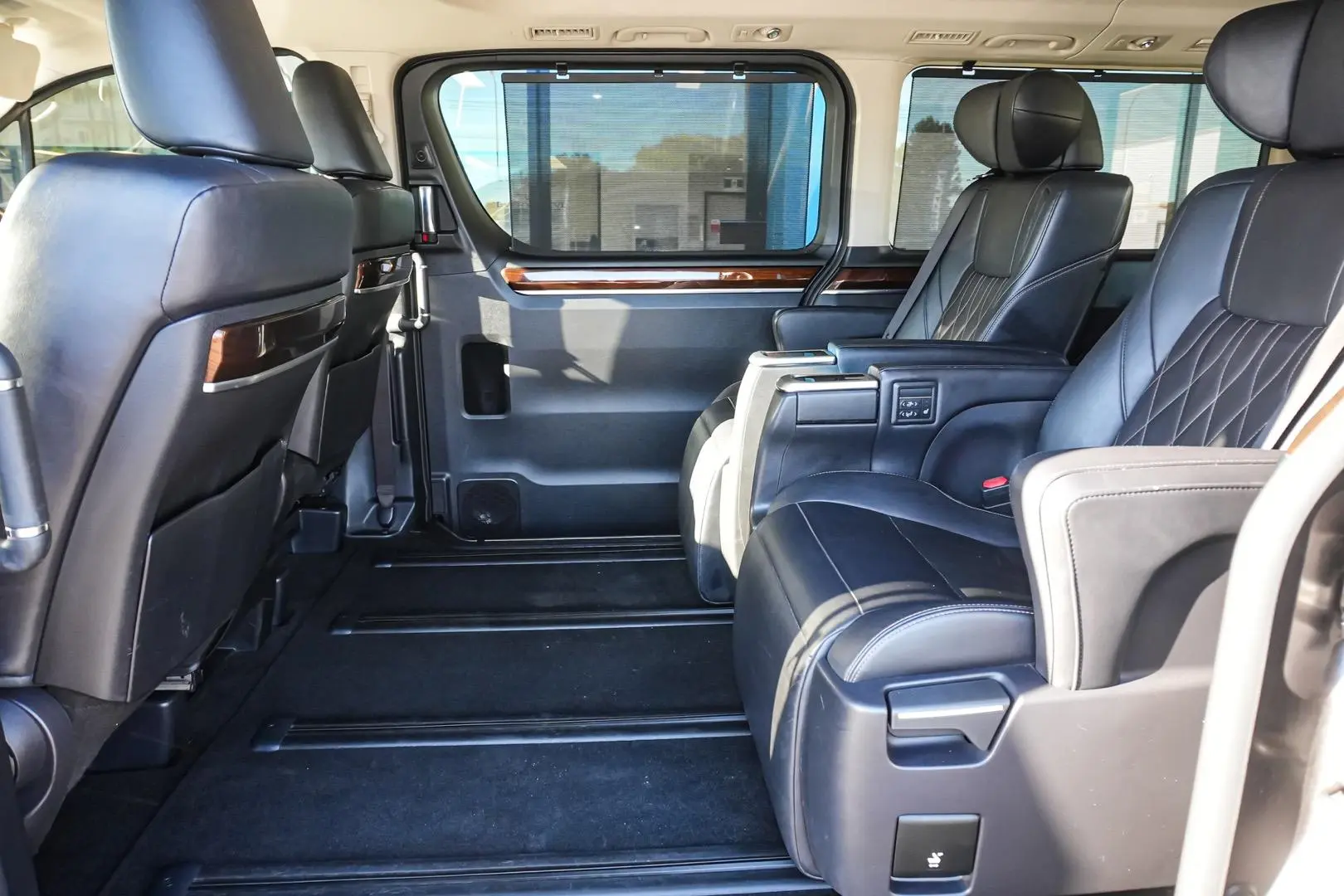 2019 Toyota Granvia Gallery Image 13