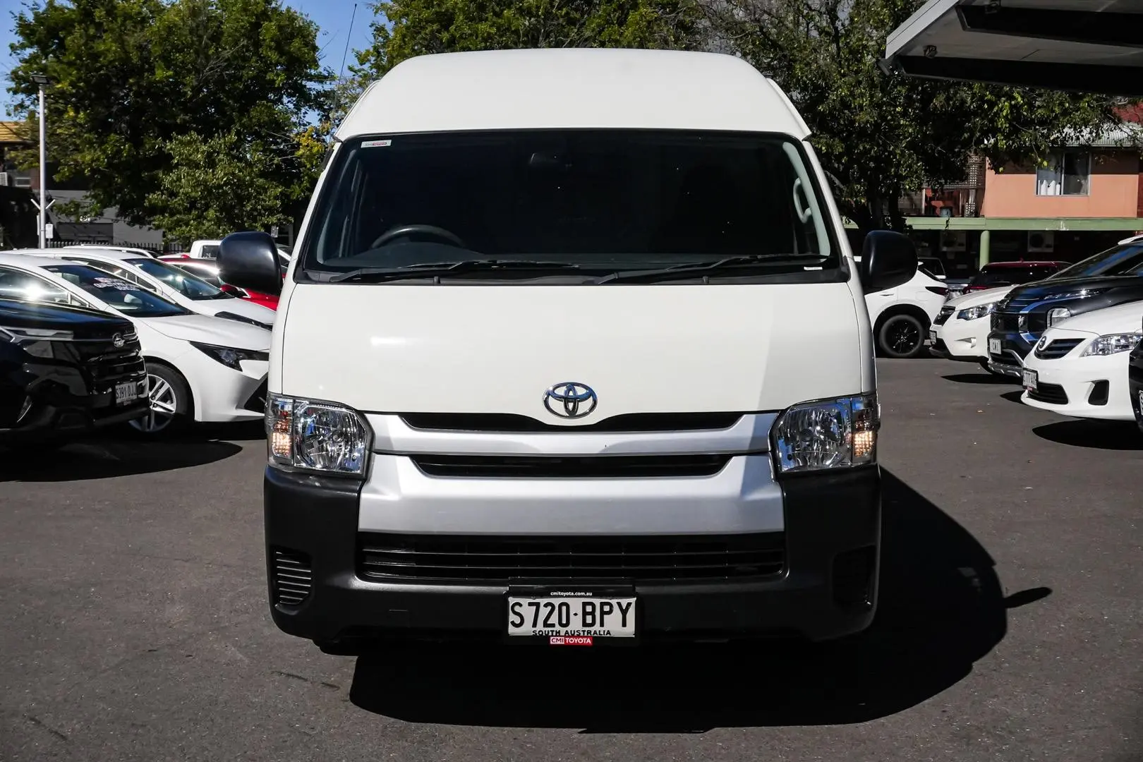 2017 Toyota Hiace Gallery Image 5