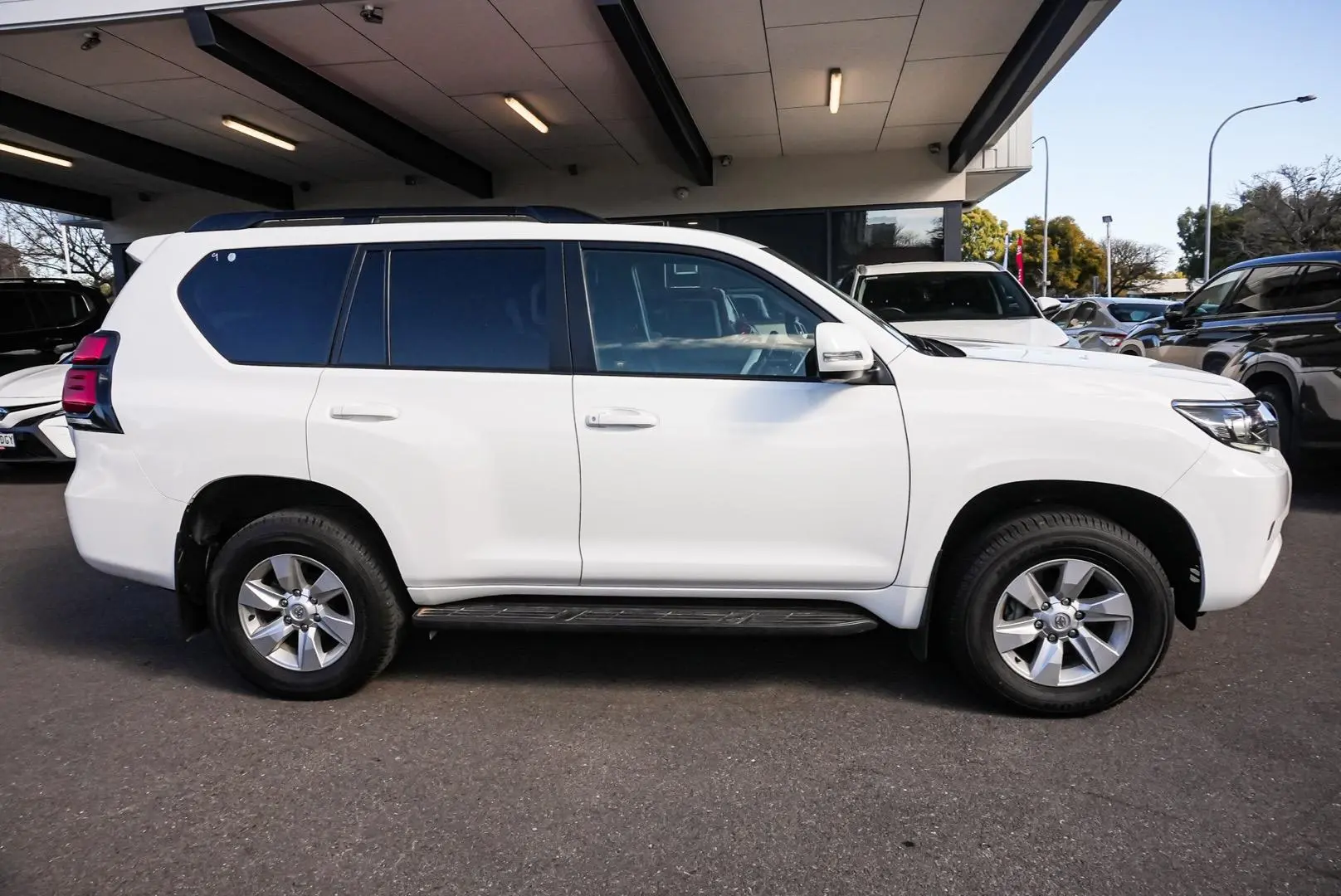 2021 Toyota Landcruiser Prado Gallery Image 4