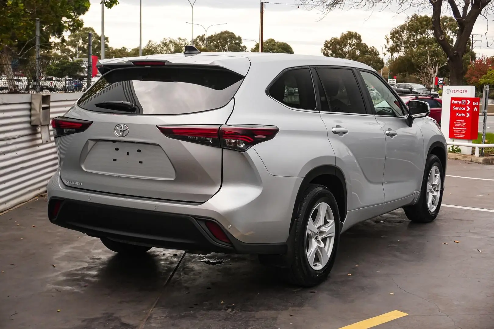 2024 Toyota Kluger Gallery Image 3