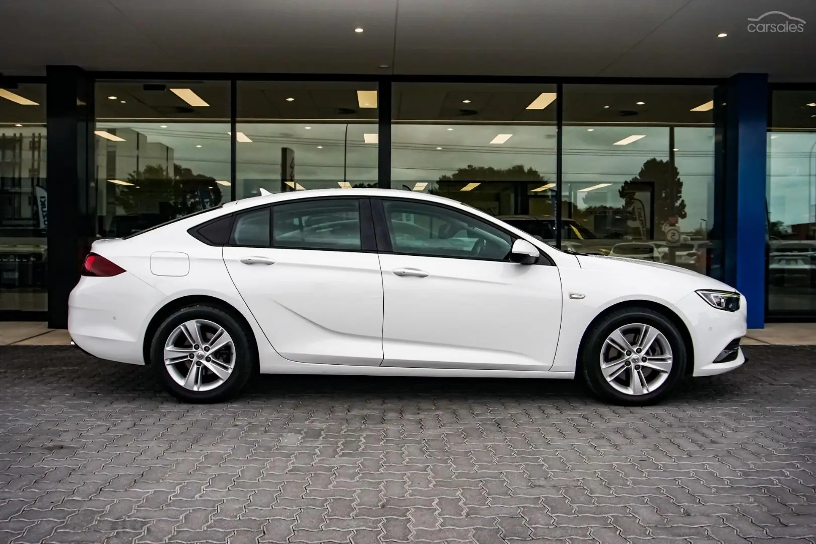 2018 Holden Commodore Image 3