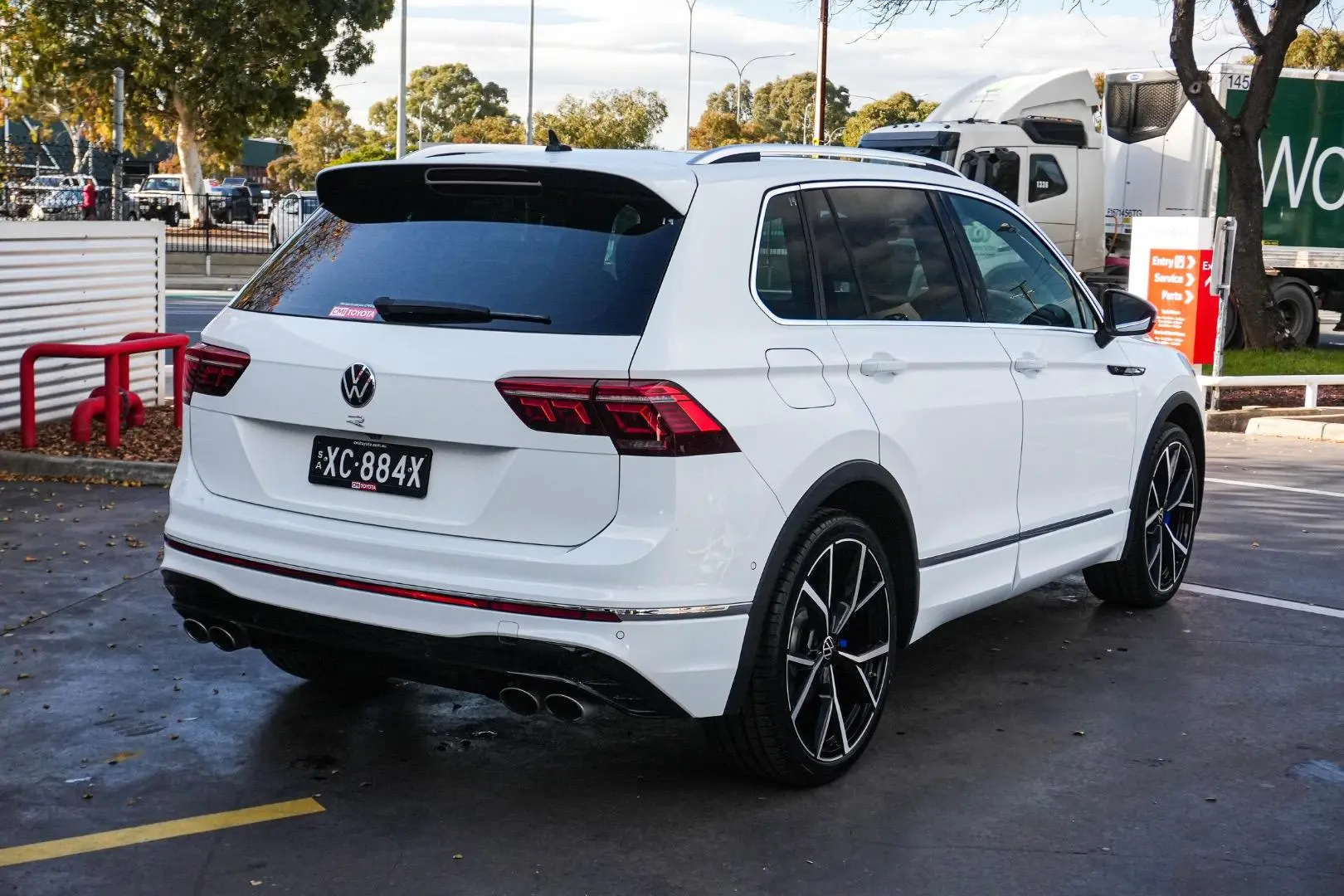 2022 Volkswagen Tiguan Gallery Image 3