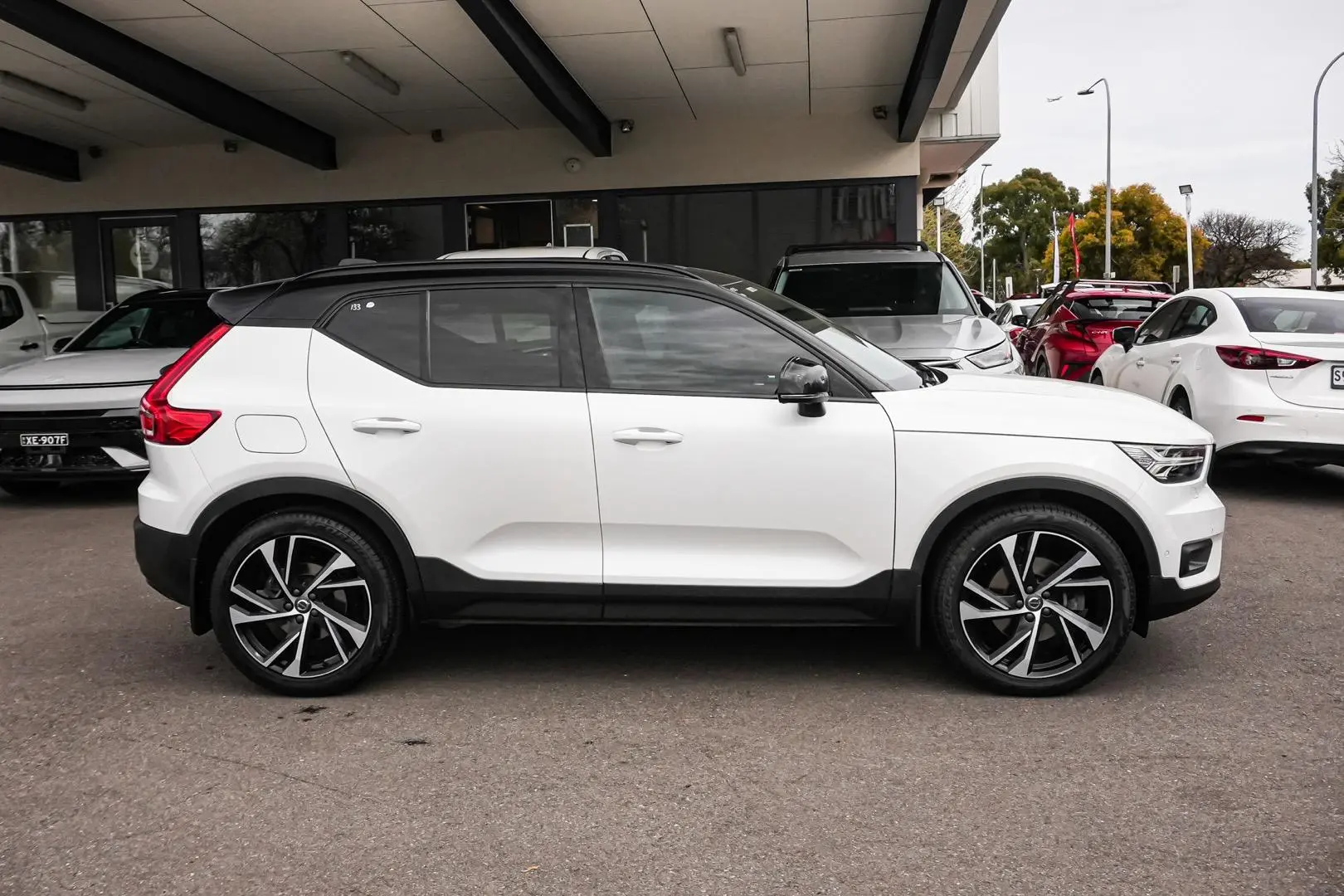 2020 Volvo XC40 Gallery Image 3