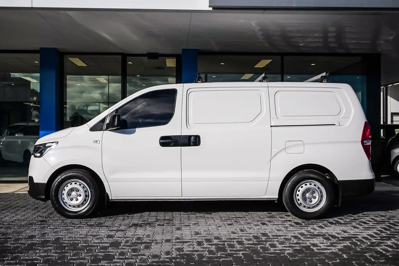 2019 Hyundai iLoad Gallery Image 4