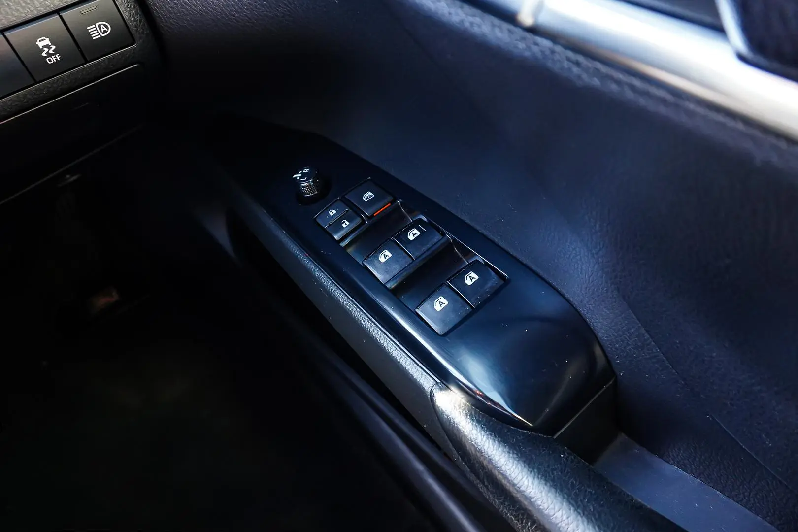 2020 Toyota Camry Gallery Image 21