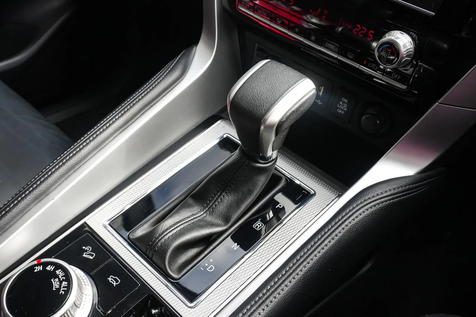 2023 Mitsubishi Pajero Sport Gallery Image 18