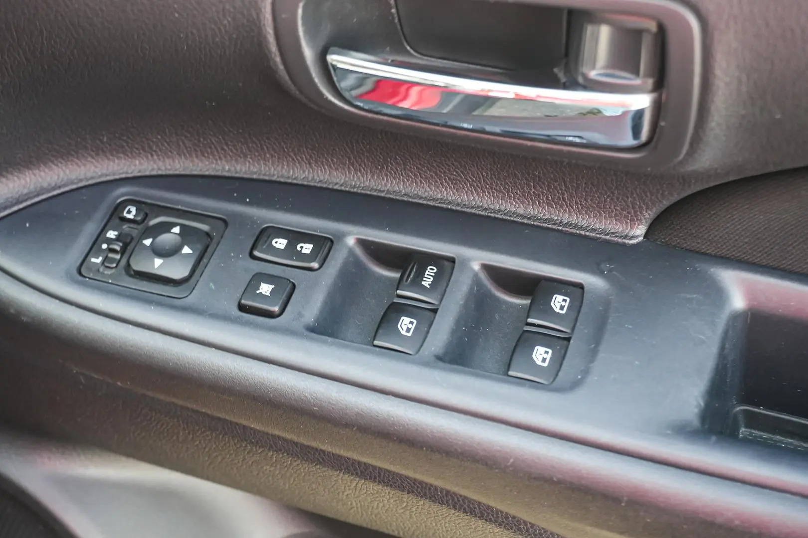 2018 Mitsubishi Outlander Gallery Image 16