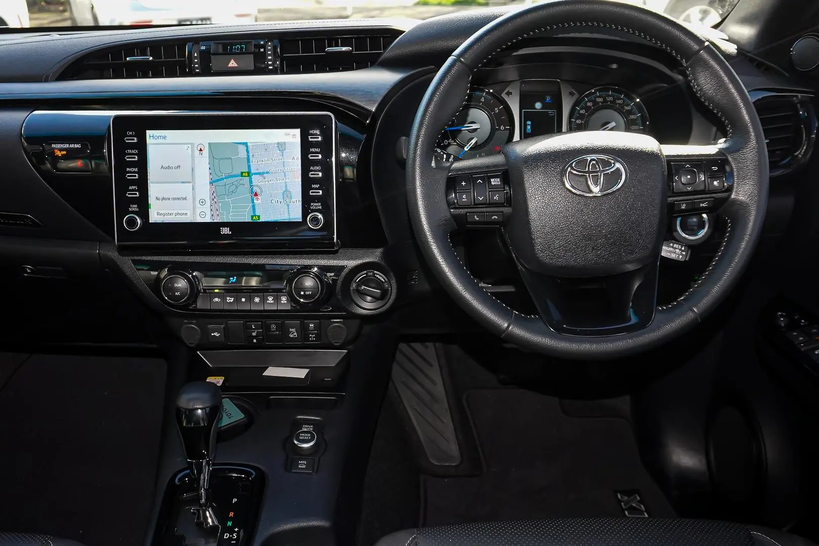 2025 Toyota Hilux Gallery Image 9