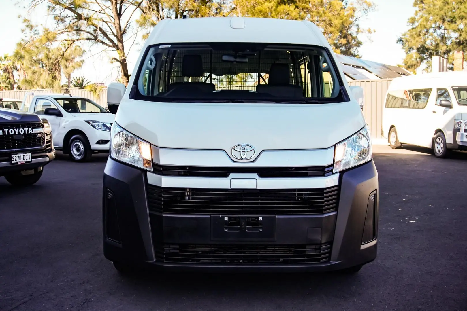 2022 Toyota Hiace Gallery Image 4