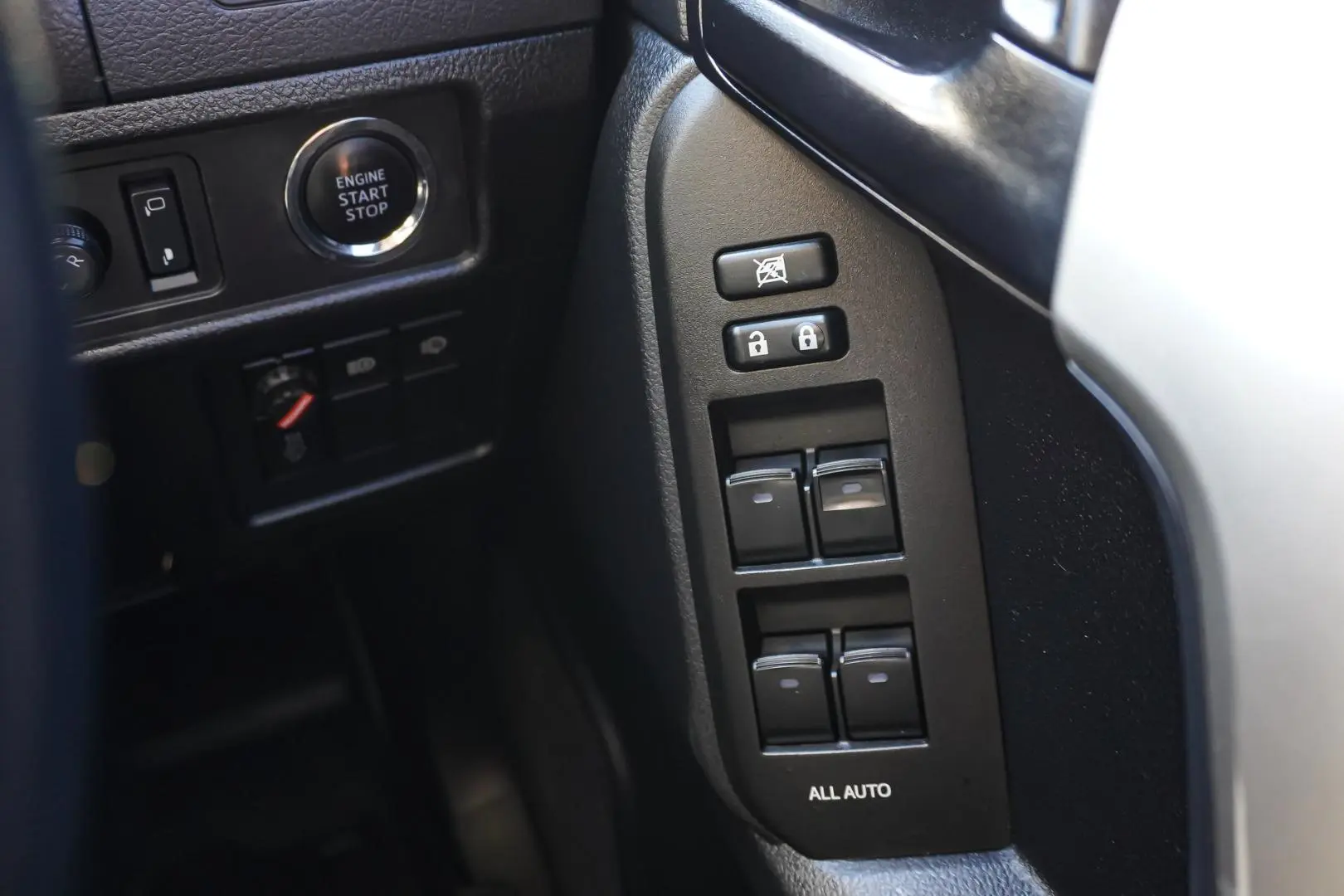 2017 Toyota Landcruiser Prado Gallery Image 21