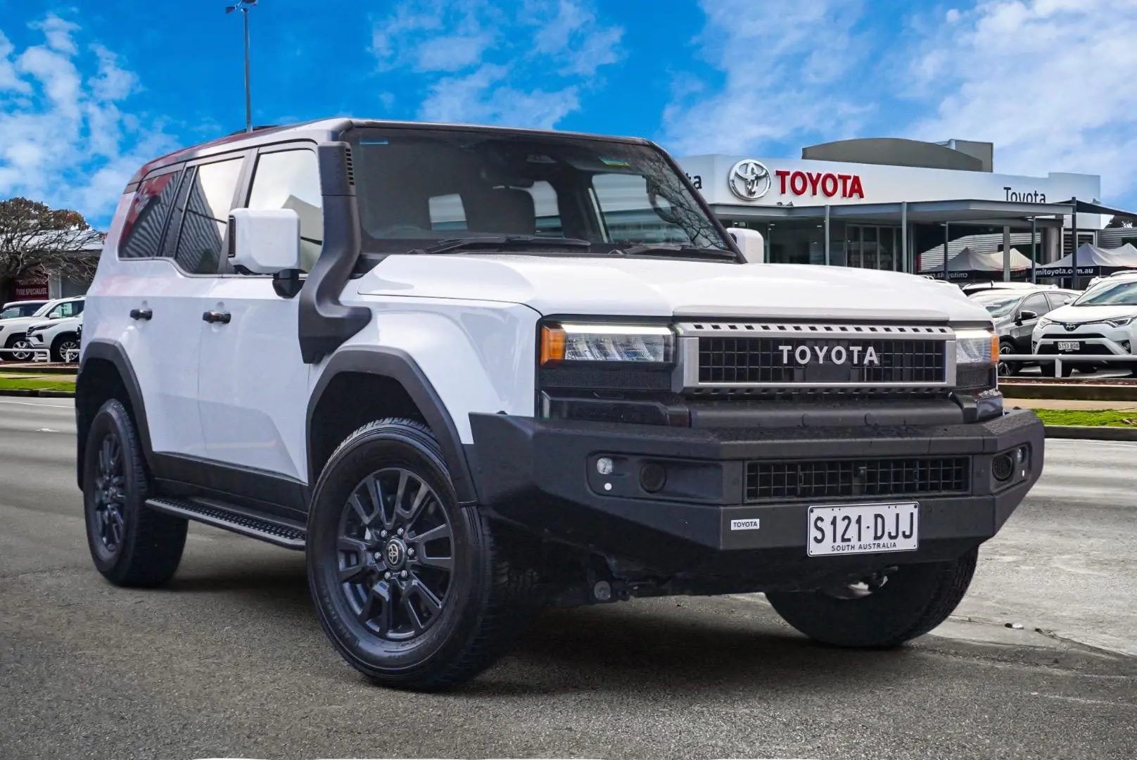 2025 Toyota Landcruiser Prado Image