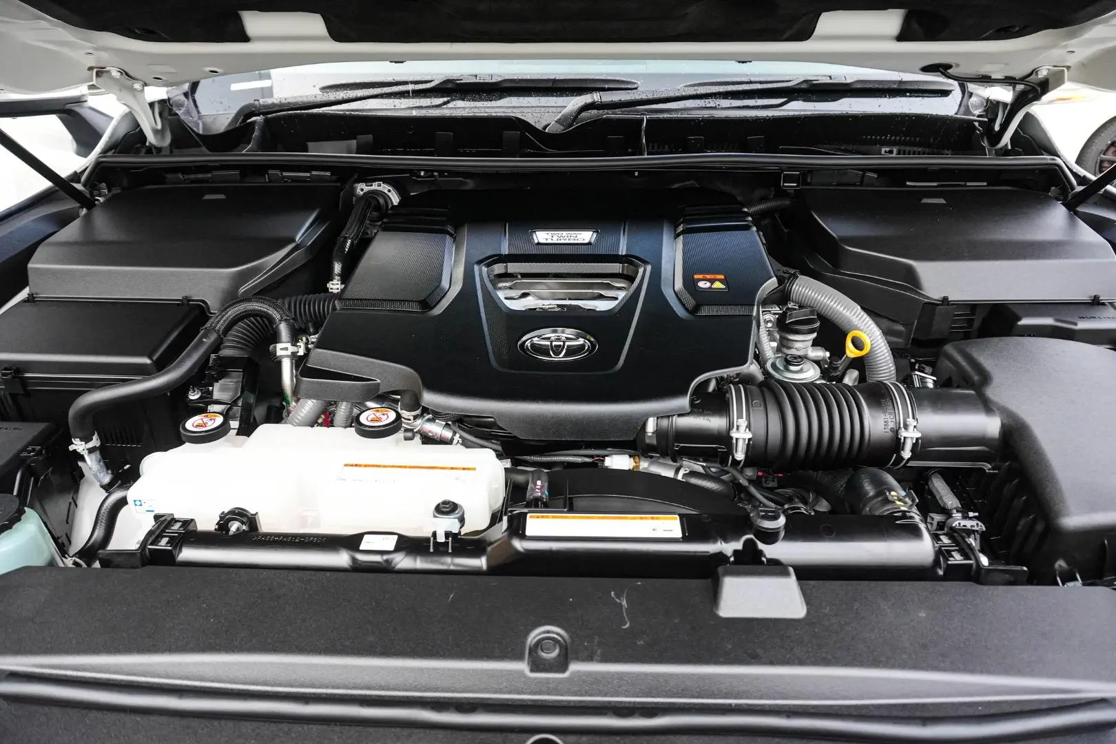 2023 Toyota Landcruiser Gallery Image 24