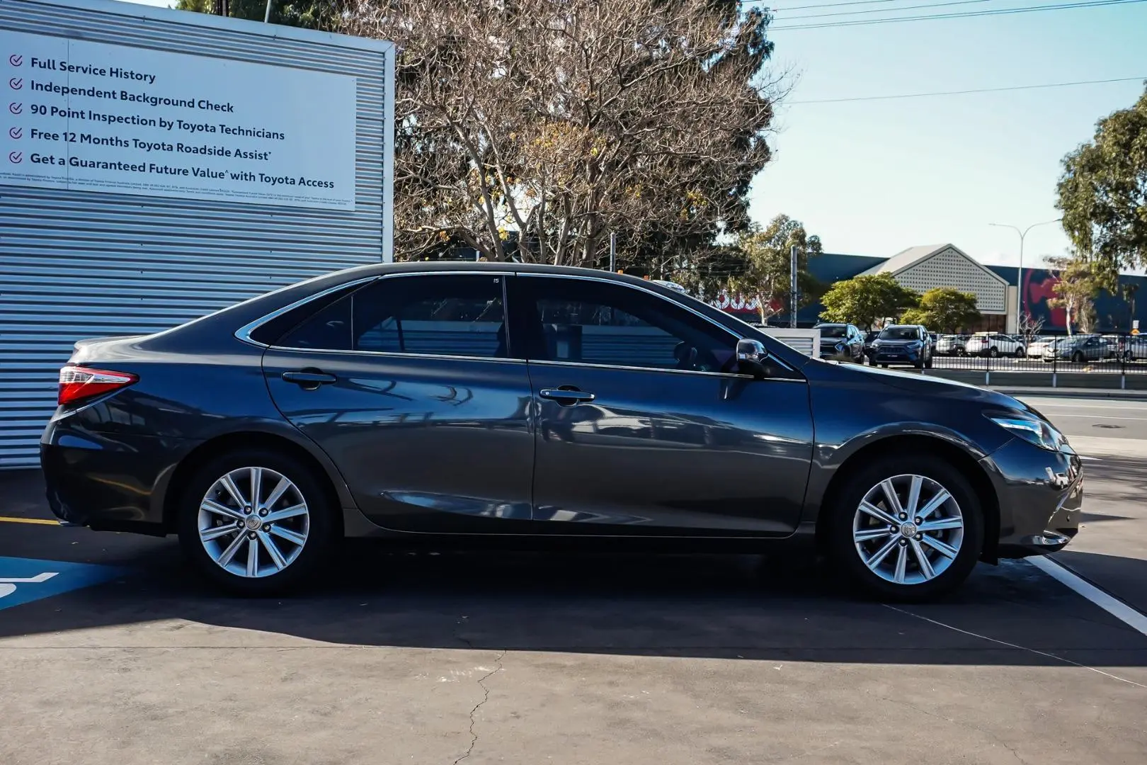 2017 Toyota Camry Gallery Image 3