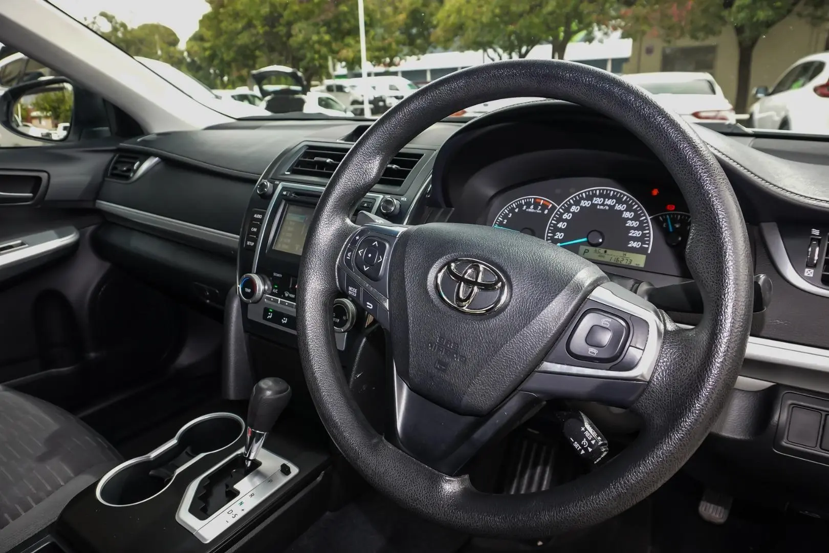 2015 Toyota Camry Gallery Image 6