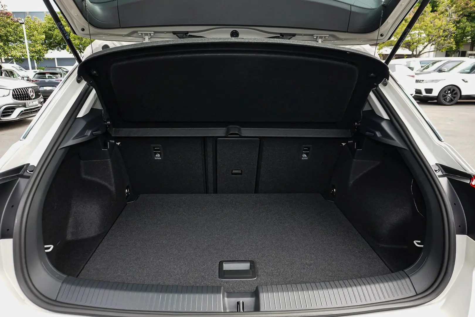 2025 Volkswagen T-Roc Gallery Image 10