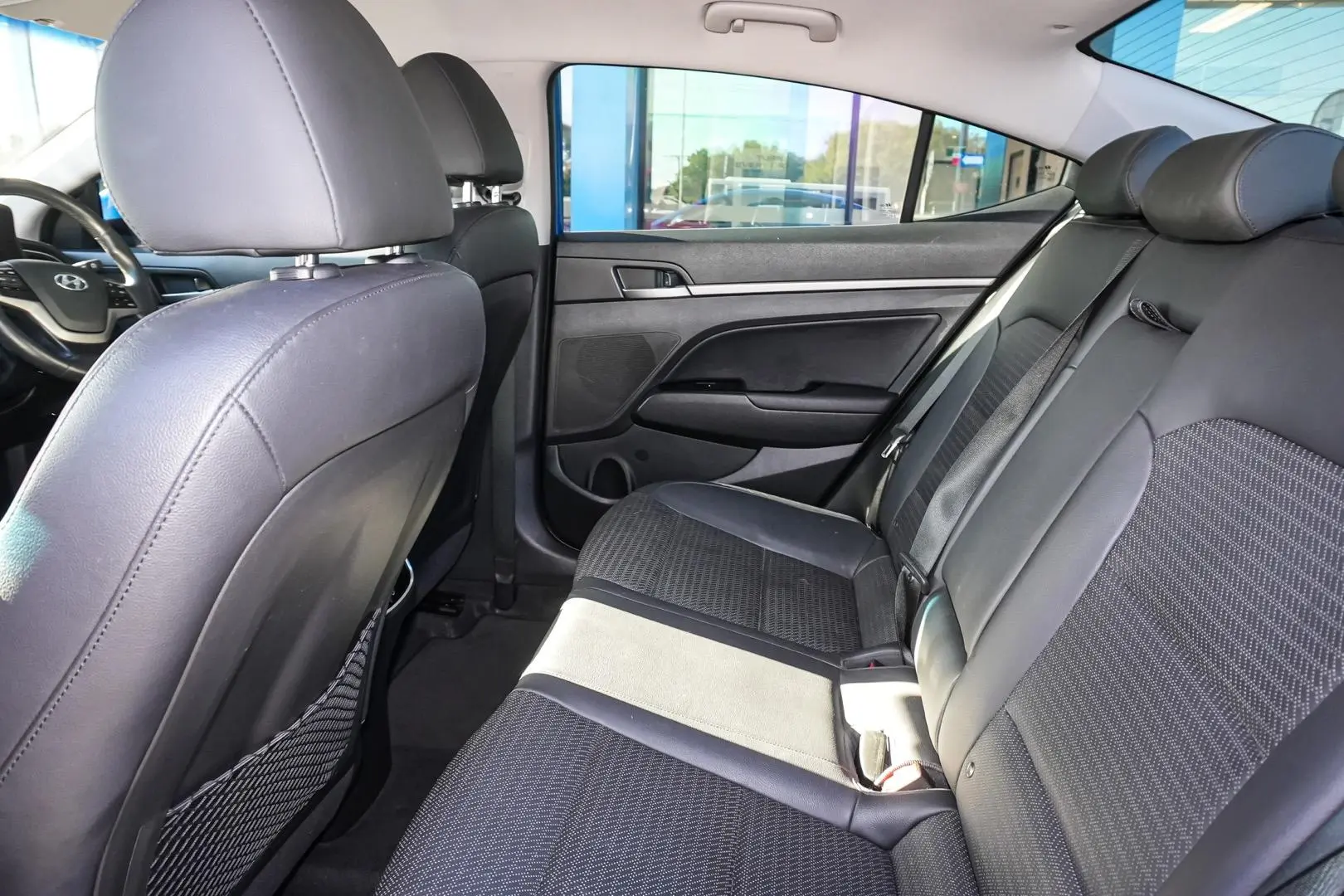 2016 Hyundai Elantra Gallery Image 12