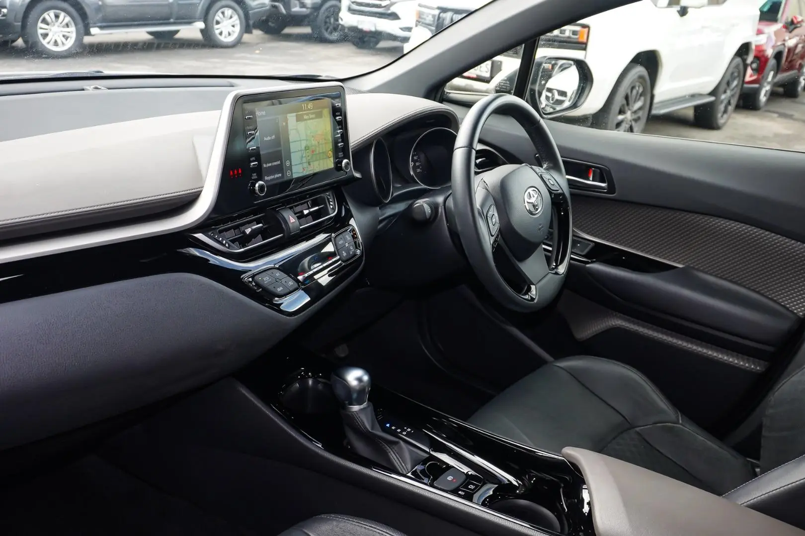 2019 Toyota C-HR Gallery Image 11