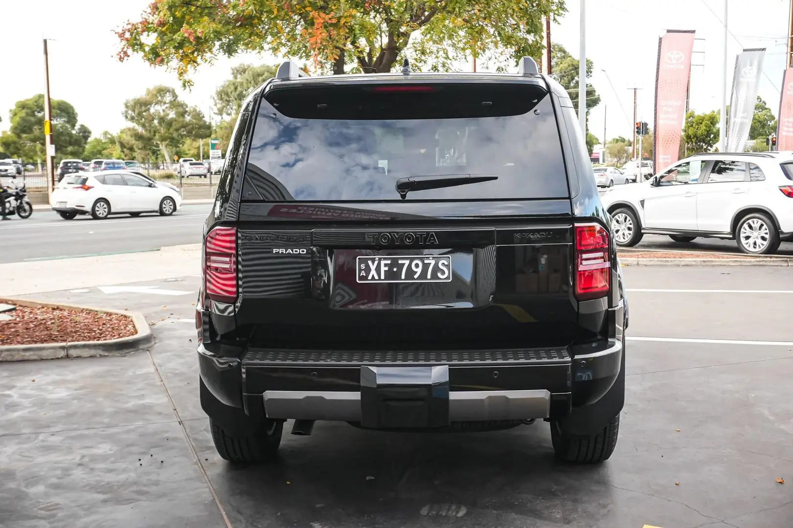 2025 Toyota Landcruiser Prado Gallery Image 6