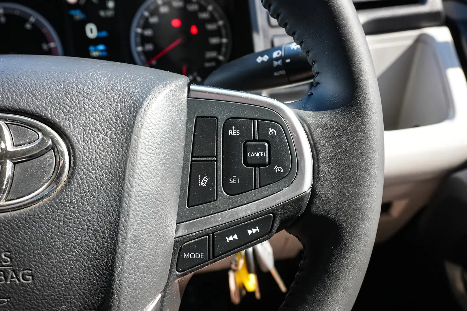 2022 Toyota Hiace Gallery Image 19