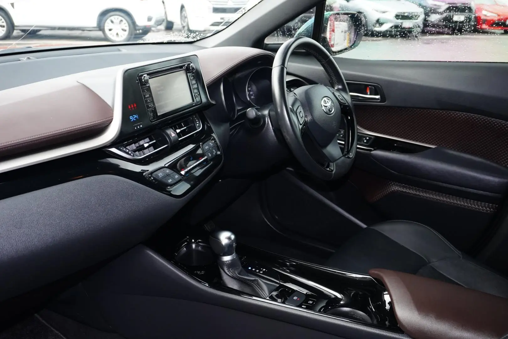 2018 Toyota C-HR Gallery Image 10