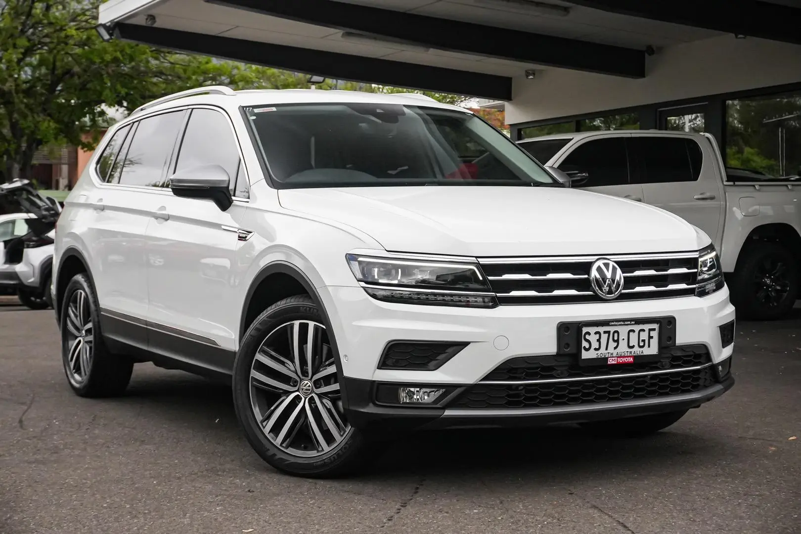 2020 Volkswagen Tiguan Gallery Image 2