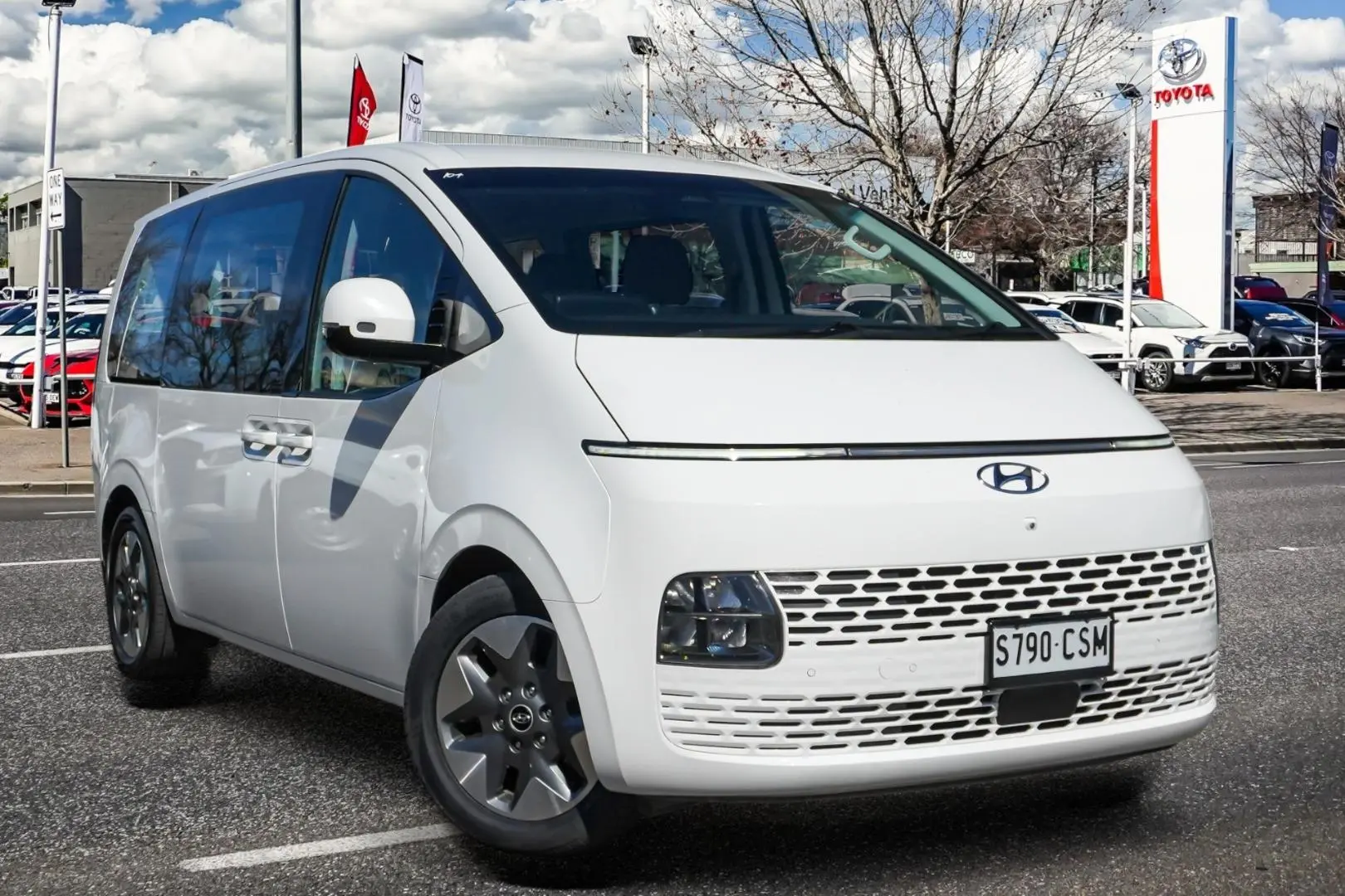 2022 Hyundai STARIA Image