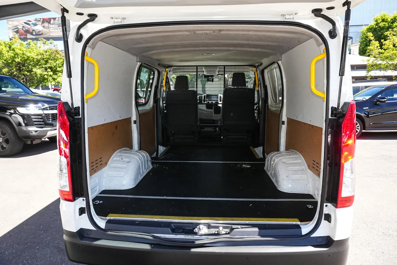 2020 Toyota Hiace Gallery Image 13