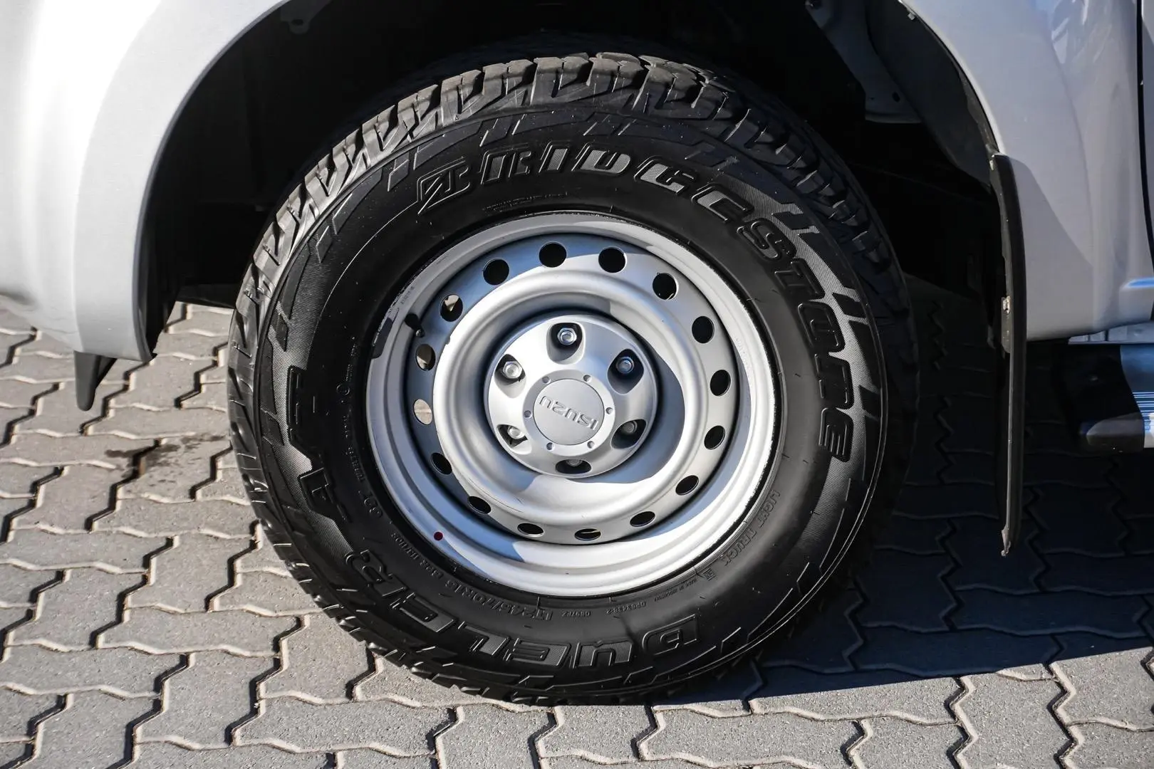 2018 Isuzu D-MAX Gallery Image 13