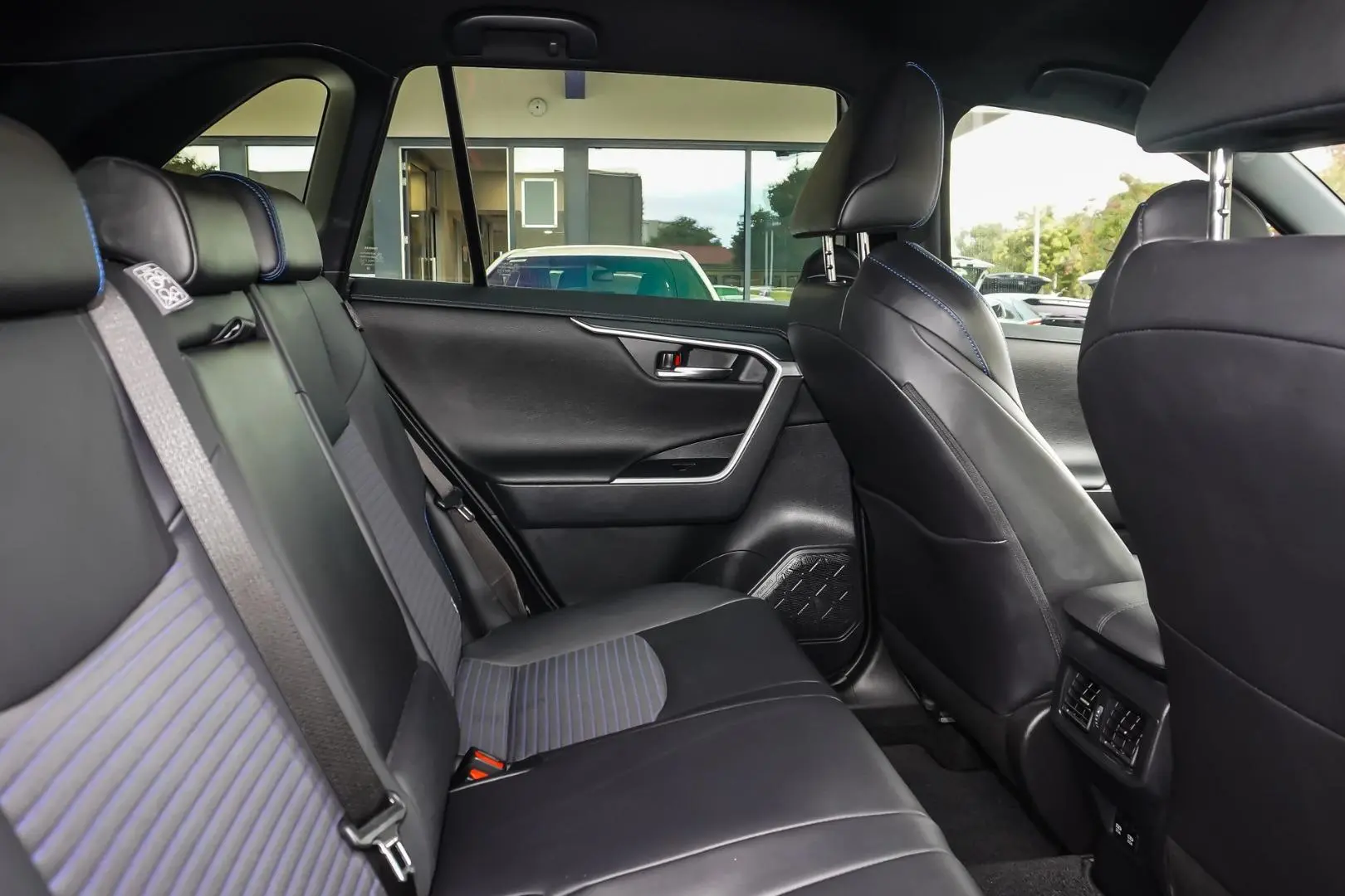2022 Toyota RAV4 Gallery Image 8
