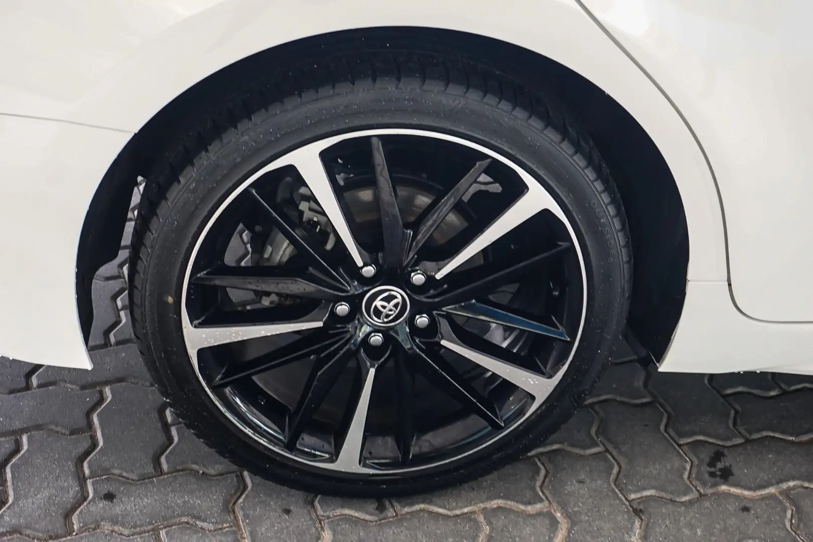 2019 Toyota Camry Gallery Image 16