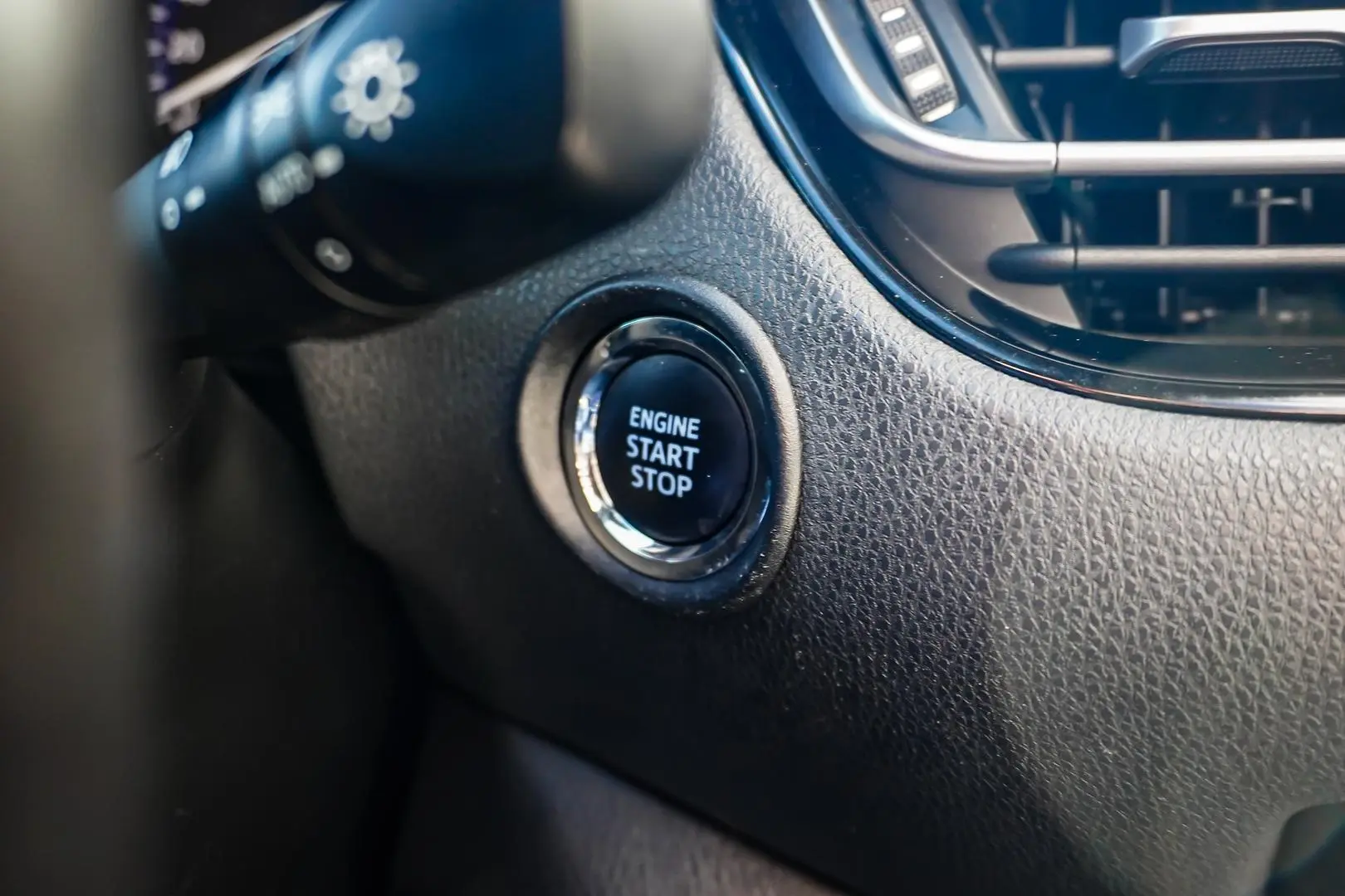 2017 Toyota C-HR Gallery Image 25
