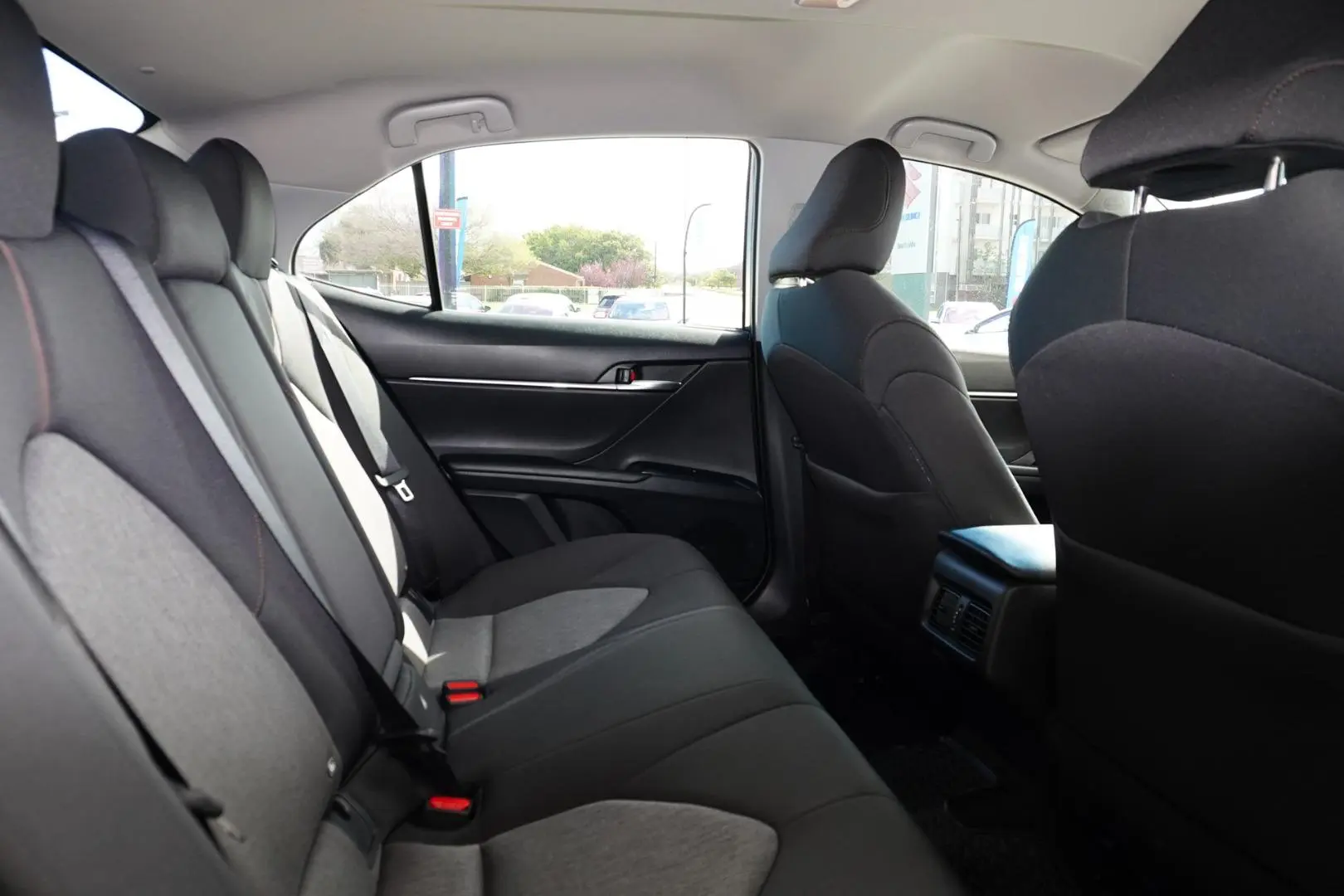2019 Toyota Camry Gallery Image 8