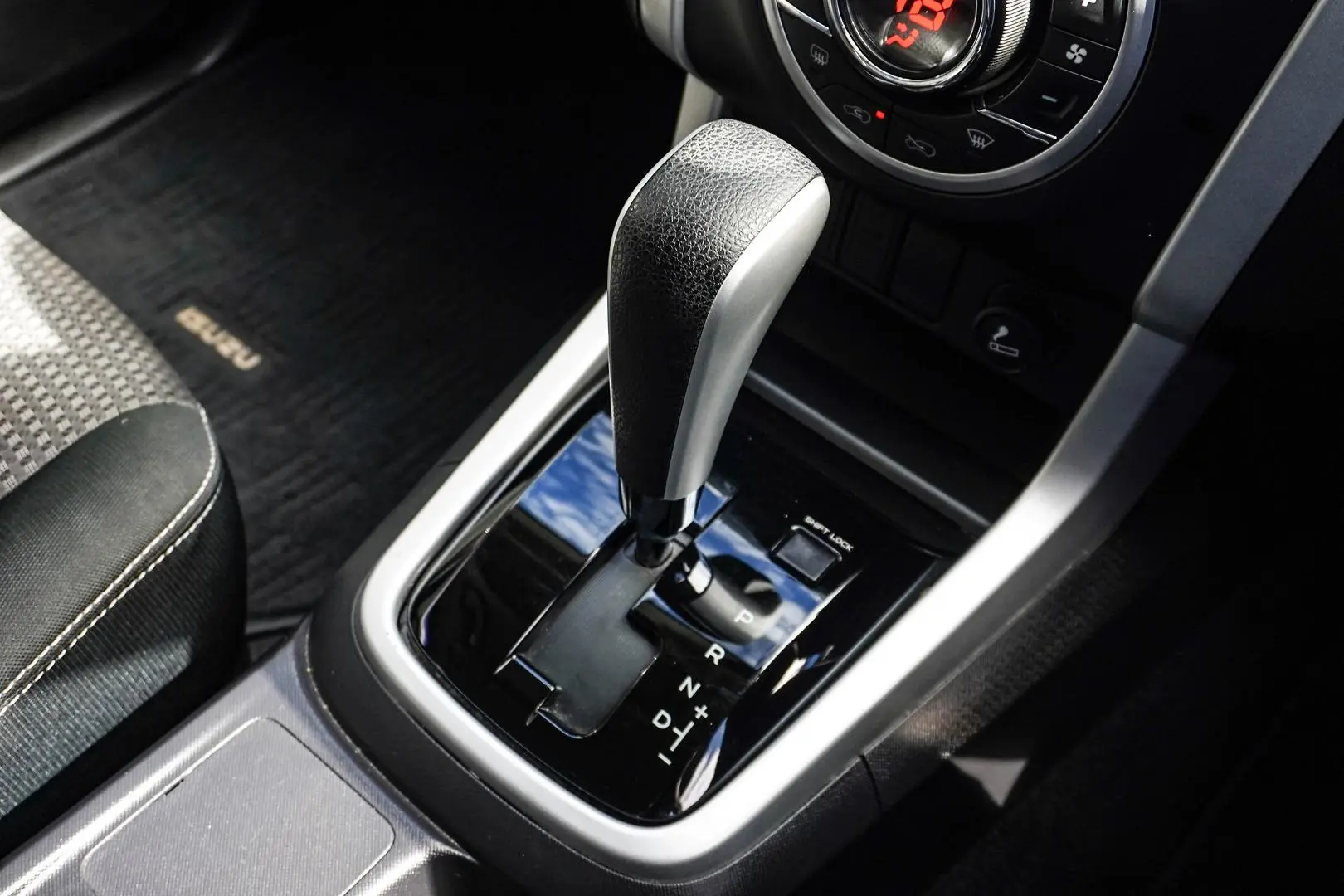 2020 Isuzu MU-X Gallery Image 17