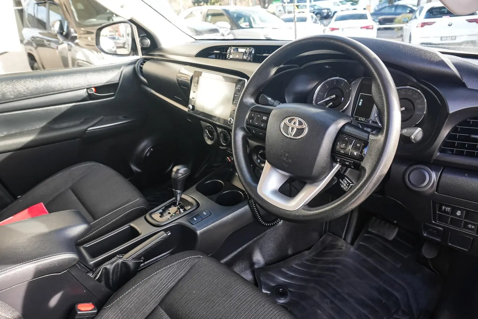 2022 Toyota Hilux Gallery Image 6