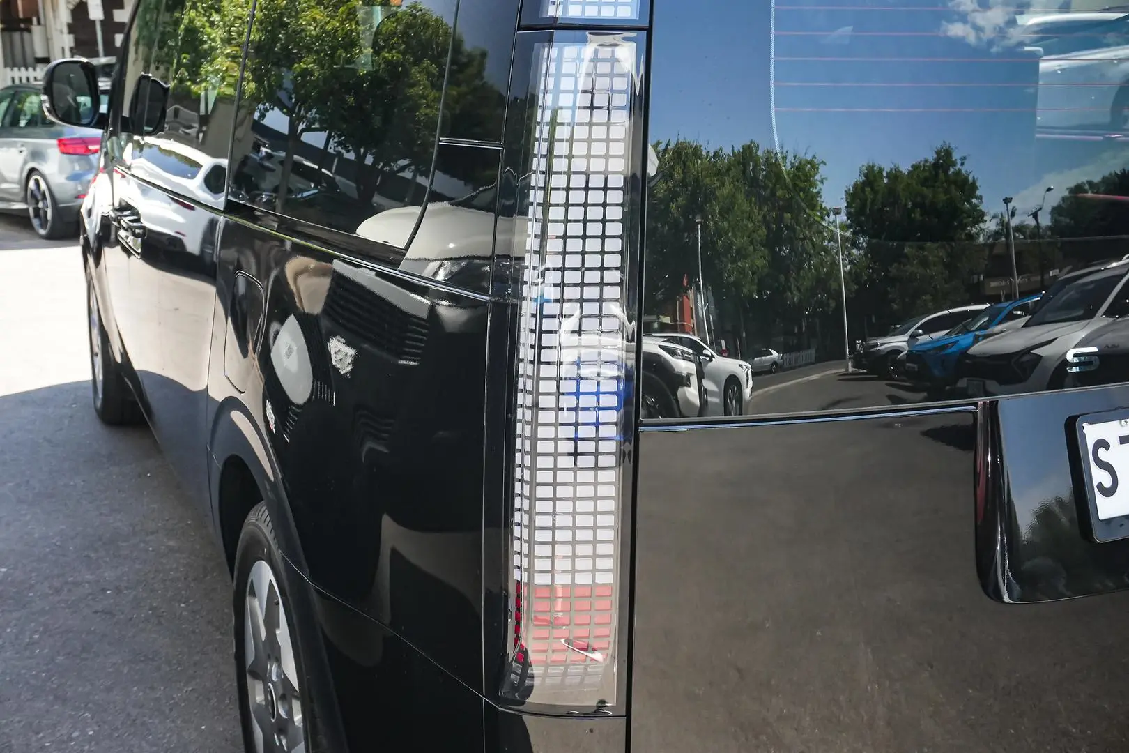 2024 Hyundai STARIA Gallery Image 8