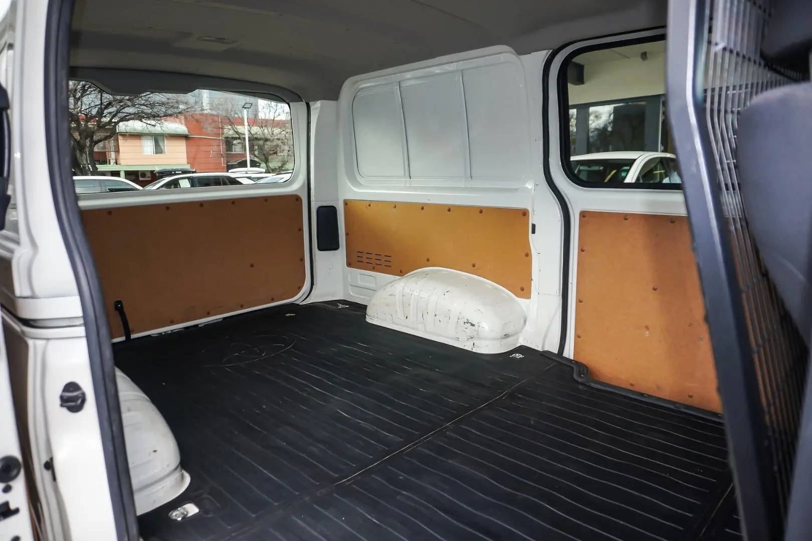 2019 Toyota Hiace Gallery Image 7