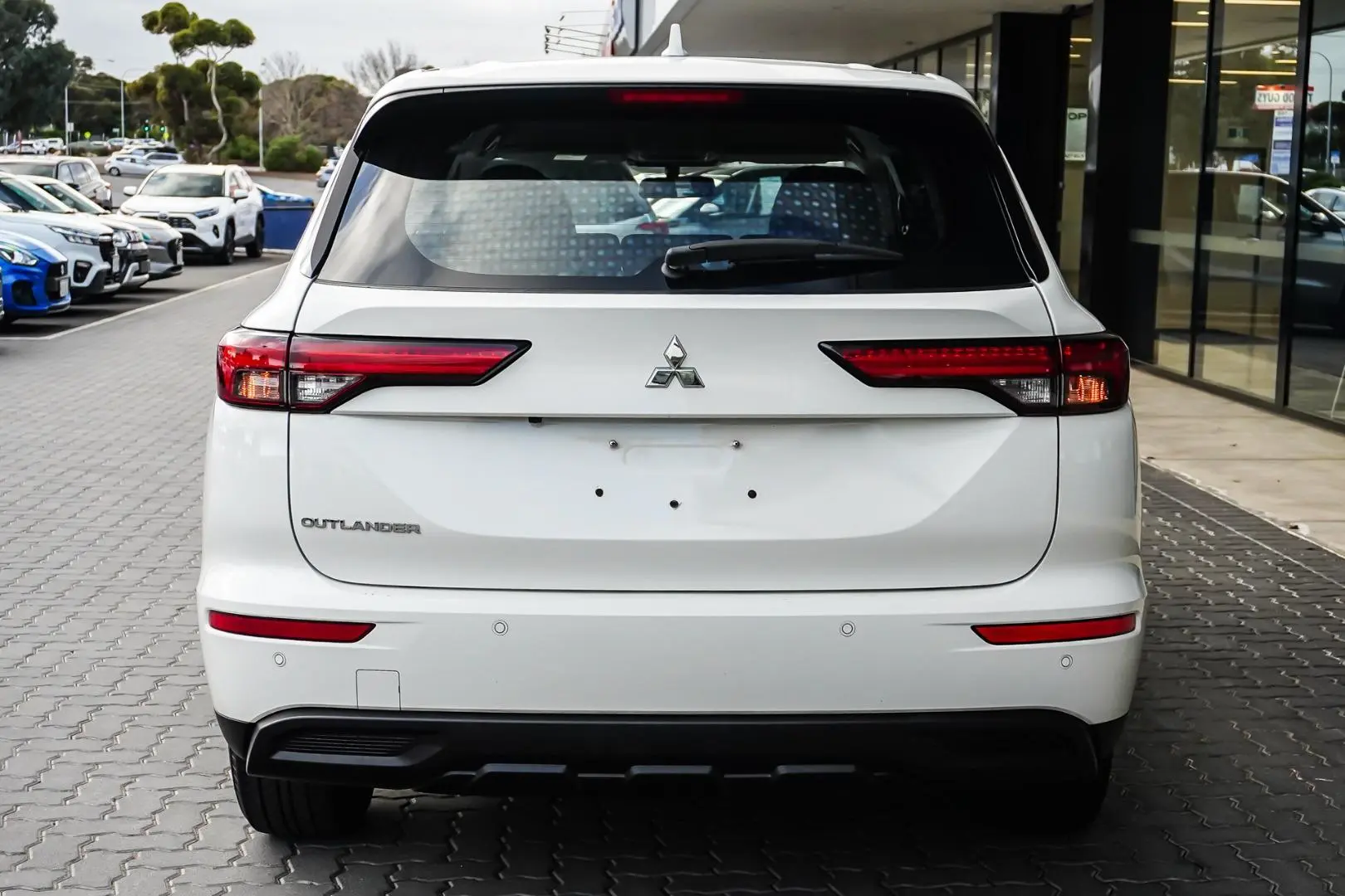 2023 Mitsubishi Outlander Gallery Image 6