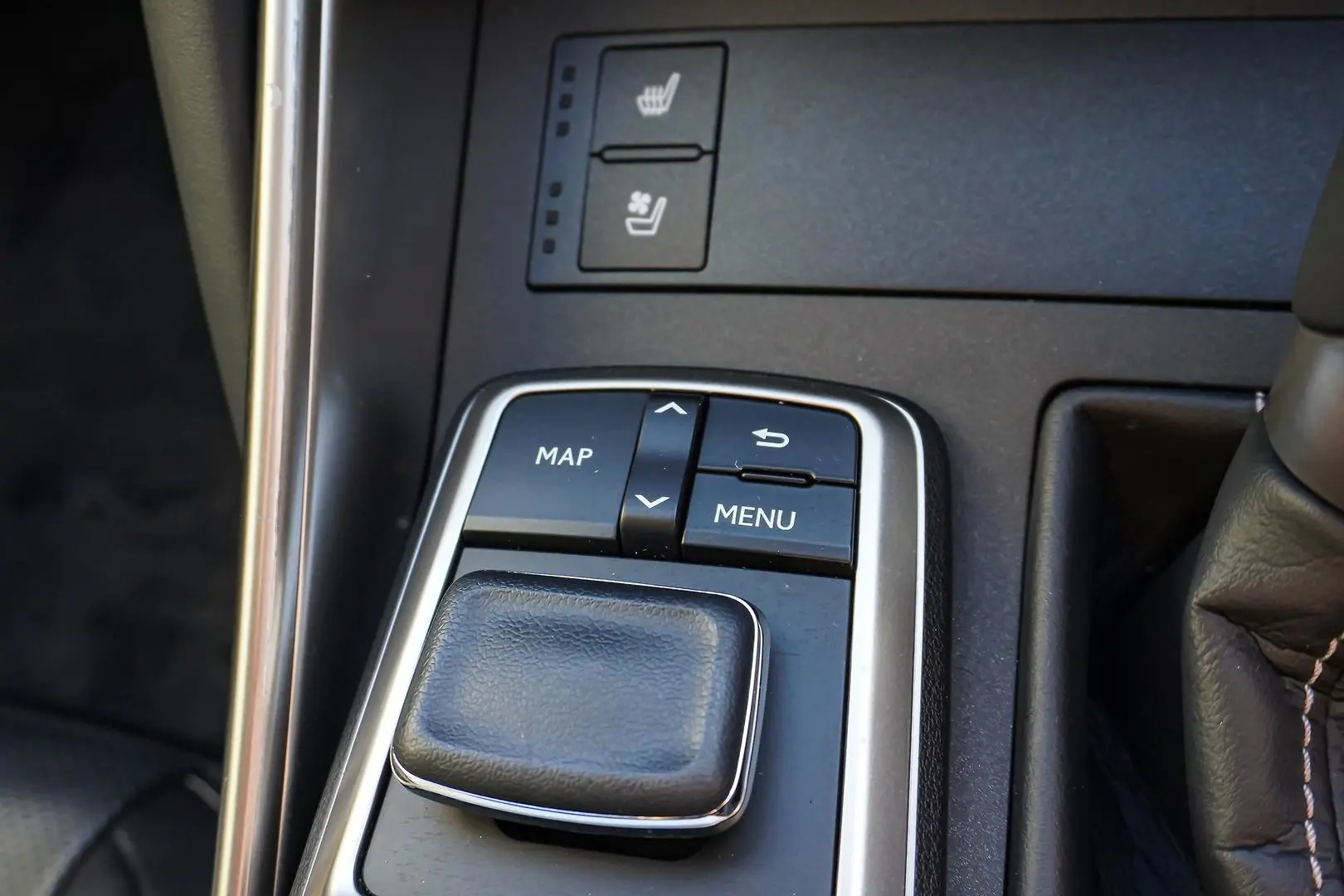 2018 Lexus IS Gallery Image 19